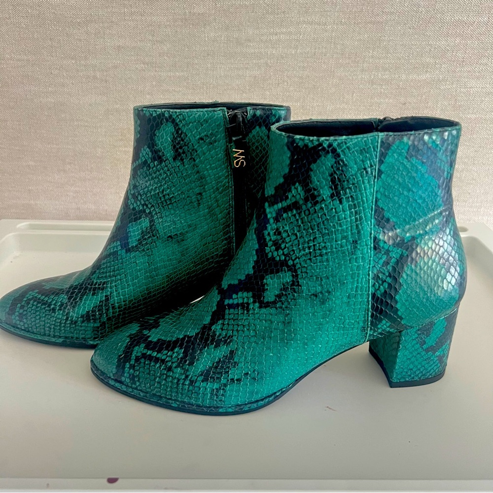 Stuart Weitzman teal snake print boots size medium